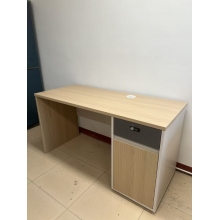 辦公桌